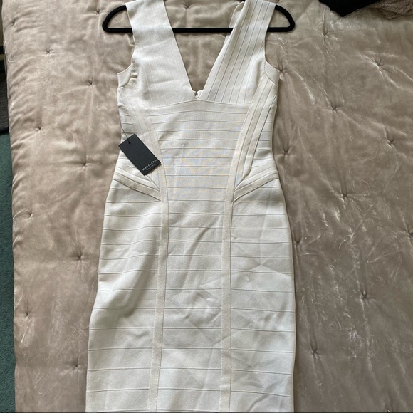 NWT Marciano Bridget Bandage Dress in Macadamia plunge v-neck back zip medium - Picture 5 of 16